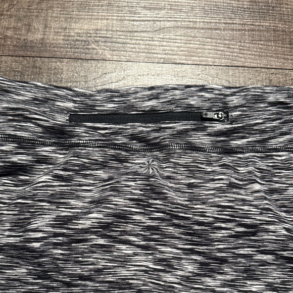 Athleta Contender 2 in 1 Heathered Black and Gray Skort - Picture 7 of 7